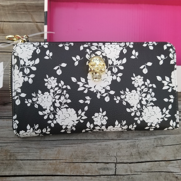 Rare, Betsey Johnson, Black & White, Wristlet Wallet - Picture 3 of 5